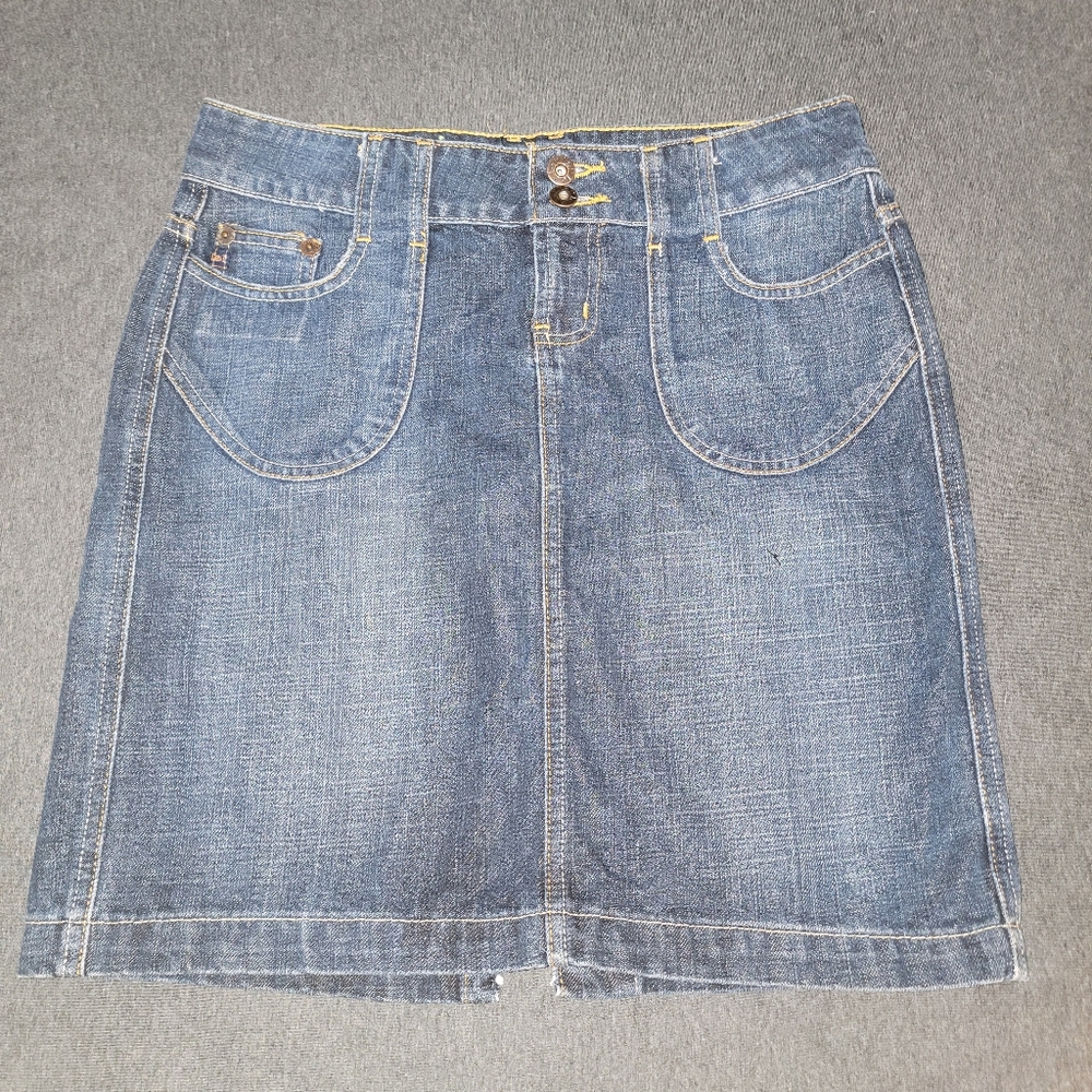 l.e.i. Mini Jean Skirt With Slit - Size 7 - Medium Wash